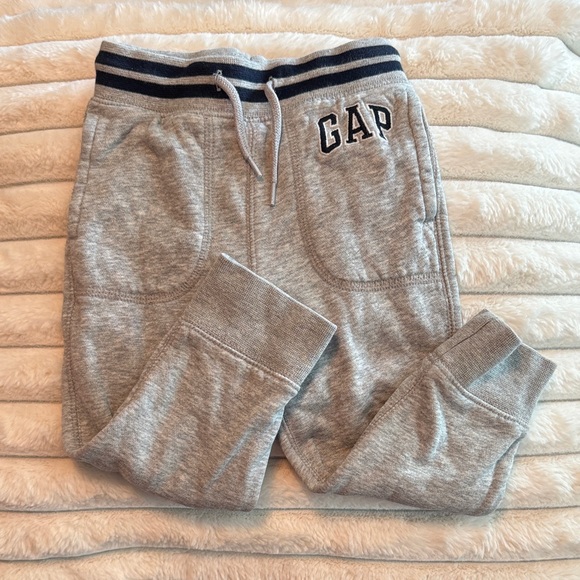 ✨3/$15✨ GAP Kids Heather Gray Sweatpants - Picture 1 of 4